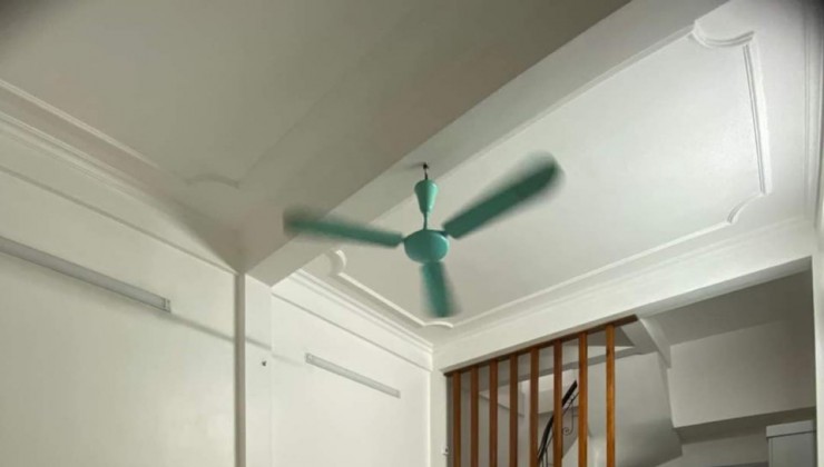 Cho ở nhóm 9 người Phố Khâm Thiên, 4 tầng, 30m2, 3 ngủ khép kín, 12 Triệu
